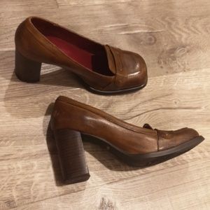 SALE Dollhouse square-toe heel